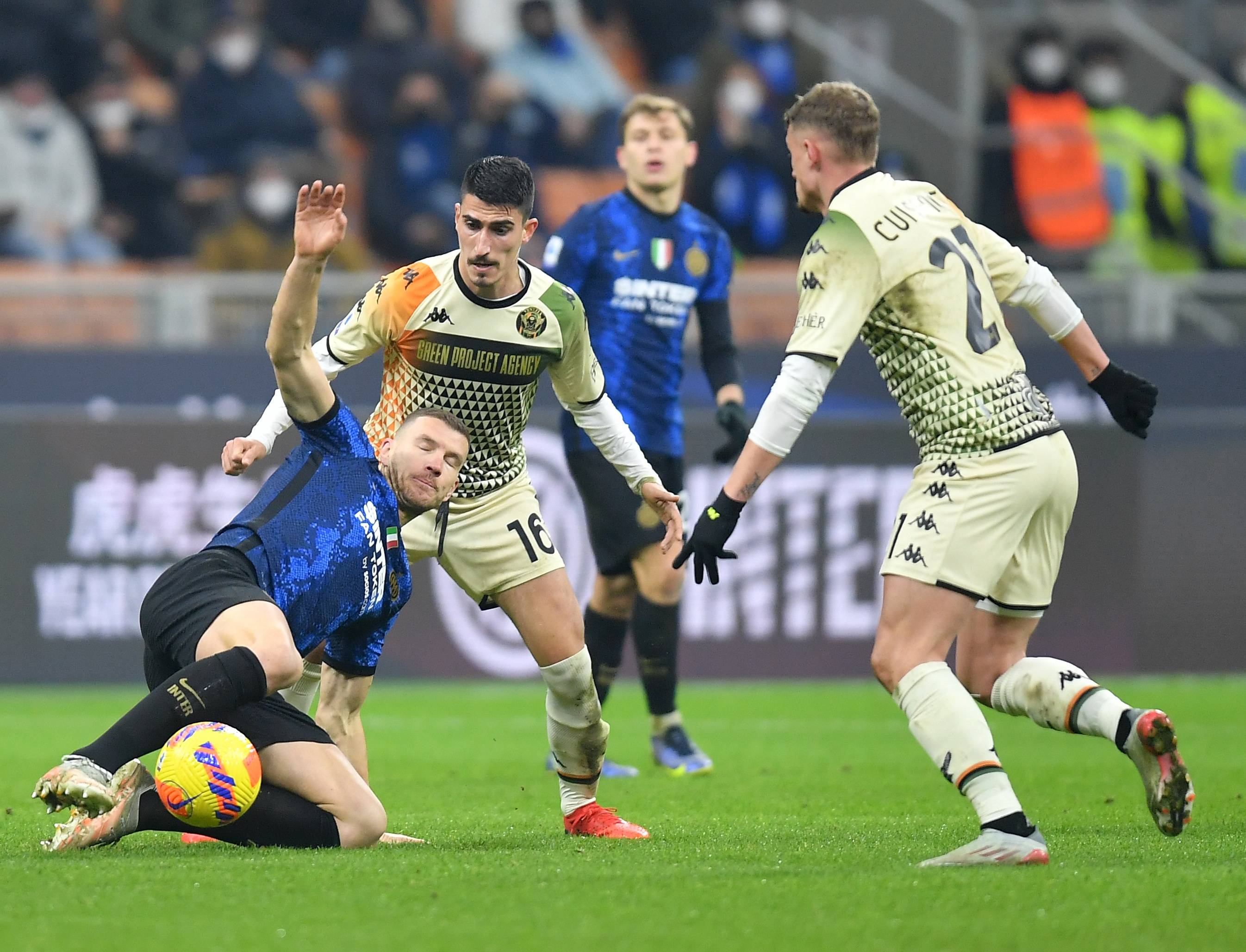 关于拉齐奥在客场苦战取胜,保住前进势头的信息 关于拉齐奥在客场苦战取胜,保住前进势头的信息