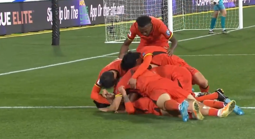 包含精彩足球赛事火热进行,多场对决结果引人注目的词条 包含精彩足球赛事火热进行,多场对决结果引人注目的词条