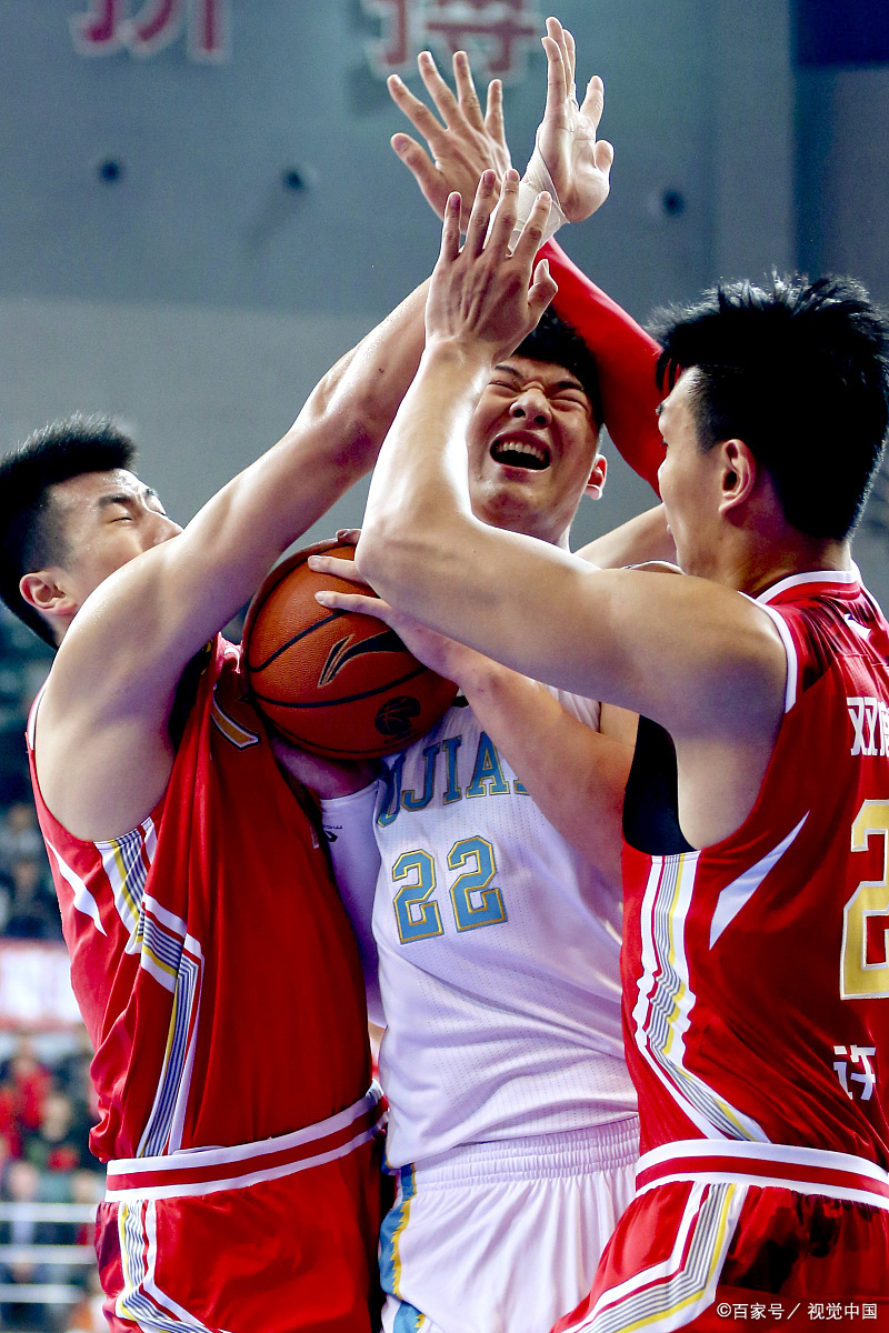 球队在比赛中顽强拼搏,不甘示弱的姿态备受肯定的简单介绍 球队在比赛中顽强拼搏,不甘示弱的姿态备受肯定的简单介绍