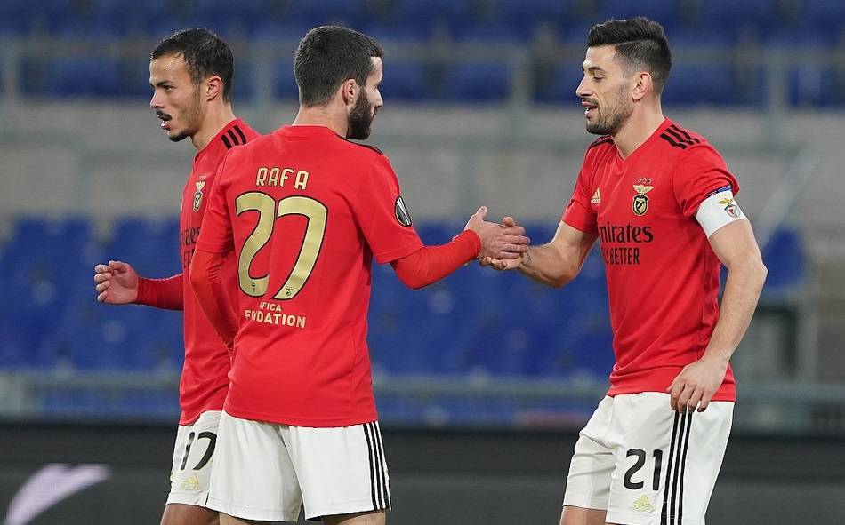 爱游戏下载-包含巴塞罗那客场负于本菲卡，小组出线悬念的词条