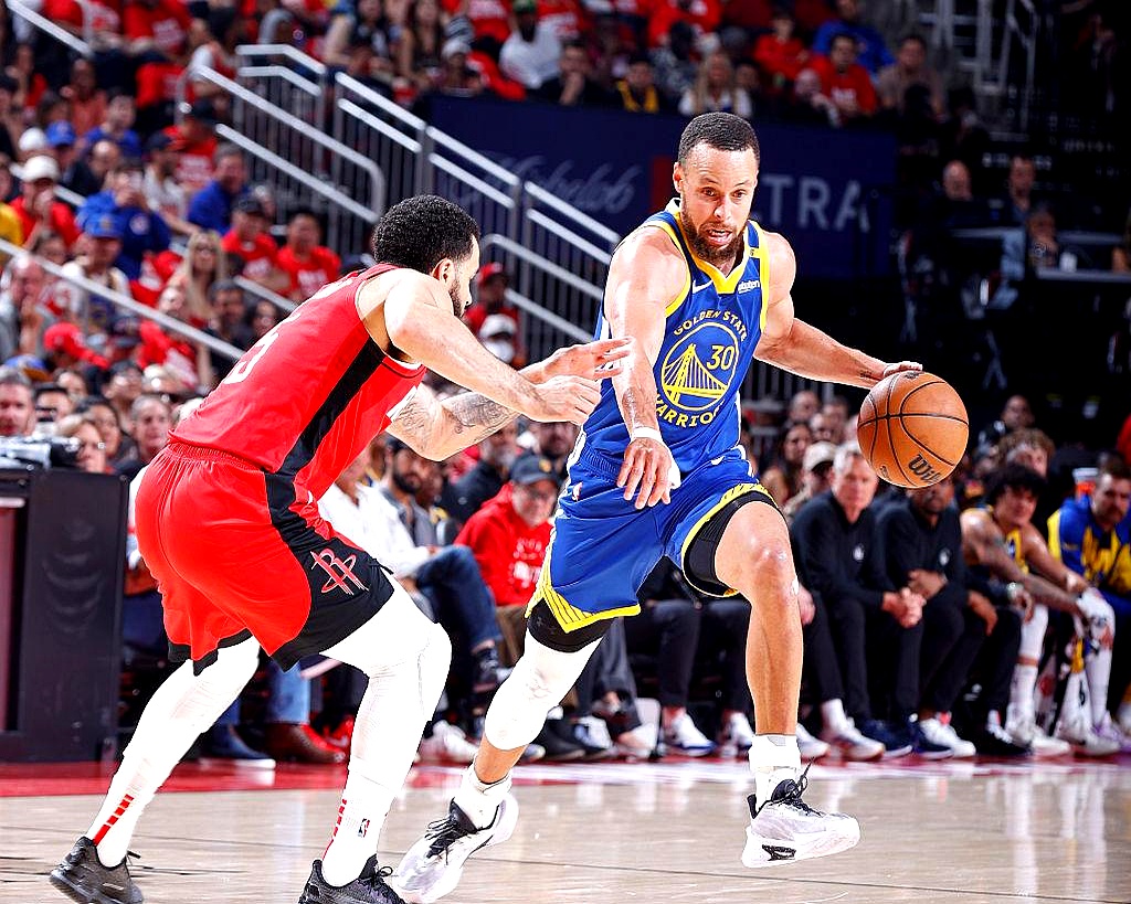 火箭绝杀鹈鹕，布克点燃赛场的简单介绍